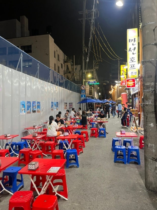 밤이 내린 골목의 감각