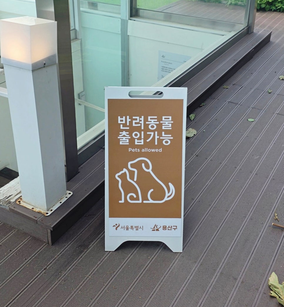 절 별관 계단을 오르면 나오는 카페, 콤포타블 남산점